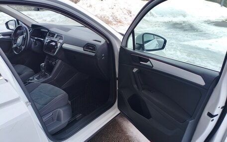 Volkswagen Tiguan II, 2018 год, 2 531 000 рублей, 8 фотография