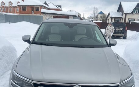 Volkswagen Tiguan II, 2019 год, 2 300 000 рублей, 3 фотография