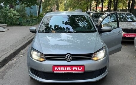 Volkswagen Polo VI (EU Market), 2011 год, 700 000 рублей, 3 фотография