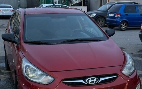 Hyundai Solaris II рестайлинг, 2013 год, 650 000 рублей, 2 фотография