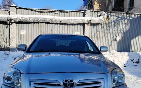 Toyota Avensis III рестайлинг, 2006 год, 700 000 рублей, 1 фотография