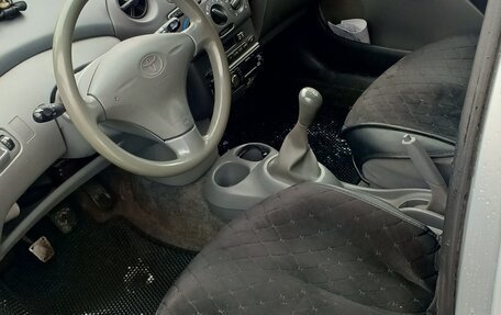 Toyota Yaris I рестайлинг, 2000 год, 350 000 рублей, 6 фотография