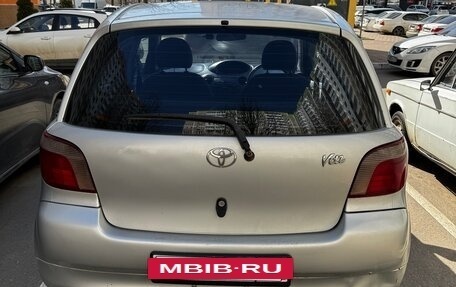 Toyota Vitz, 2000 год, 330 000 рублей, 2 фотография