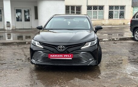 Toyota Camry, 2018 год, 2 350 000 рублей, 8 фотография