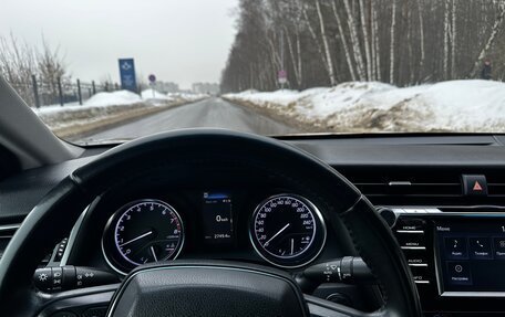 Toyota Camry, 2018 год, 2 350 000 рублей, 17 фотография