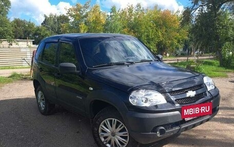 Chevrolet Niva I рестайлинг, 2017 год, 555 000 рублей, 2 фотография
