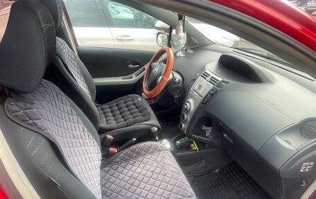 Toyota Yaris III рестайлинг, 2008 год, 650 000 рублей, 2 фотография