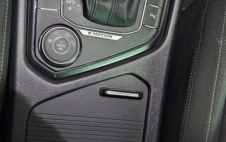 Volkswagen Tiguan II, 2017 год, 2 250 000 рублей, 19 фотография