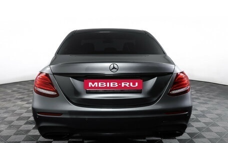 Mercedes-Benz E-Класс, 2019 год, 3 950 000 рублей, 6 фотография