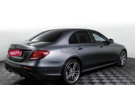 Mercedes-Benz E-Класс, 2019 год, 3 950 000 рублей, 5 фотография