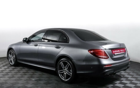 Mercedes-Benz E-Класс, 2019 год, 3 950 000 рублей, 7 фотография