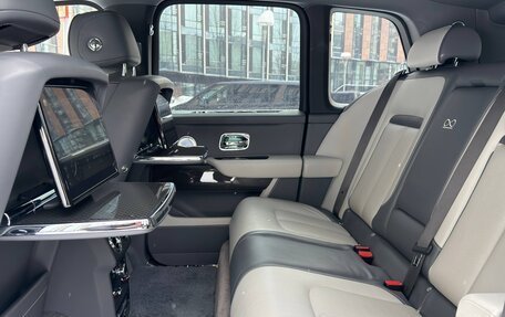 Rolls-Royce Cullinan, 2020 год, 30 400 000 рублей, 28 фотография