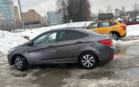 Hyundai Solaris II рестайлинг, 2015 год, 730 000 рублей, 3 фотография