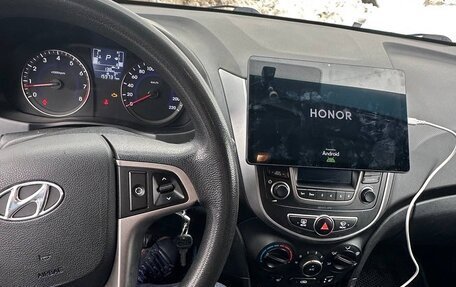 Hyundai Solaris II рестайлинг, 2015 год, 730 000 рублей, 5 фотография