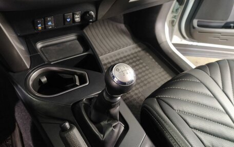 Toyota RAV4, 2016 год, 2 420 000 рублей, 13 фотография