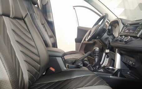 Toyota RAV4, 2016 год, 2 420 000 рублей, 15 фотография