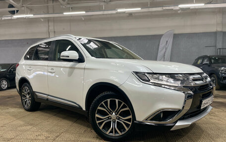 Mitsubishi Outlander III рестайлинг 3, 2017 год, 1 890 000 рублей, 3 фотография