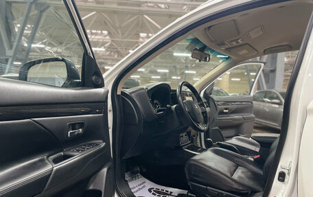 Mitsubishi Outlander III рестайлинг 3, 2017 год, 1 890 000 рублей, 11 фотография