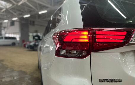 Mitsubishi Outlander III рестайлинг 3, 2017 год, 1 890 000 рублей, 6 фотография