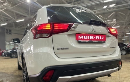 Mitsubishi Outlander III рестайлинг 3, 2017 год, 1 890 000 рублей, 8 фотография