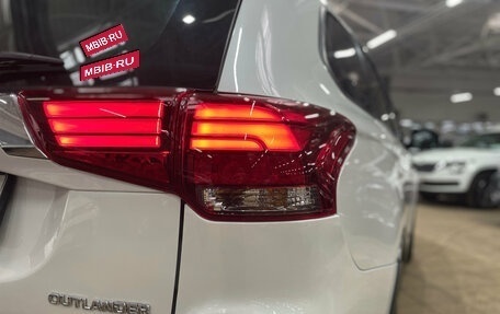 Mitsubishi Outlander III рестайлинг 3, 2017 год, 1 890 000 рублей, 7 фотография