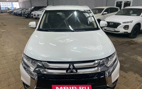 Mitsubishi Outlander III рестайлинг 3, 2017 год, 1 890 000 рублей, 2 фотография