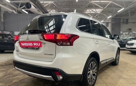 Mitsubishi Outlander III рестайлинг 3, 2017 год, 1 890 000 рублей, 4 фотография