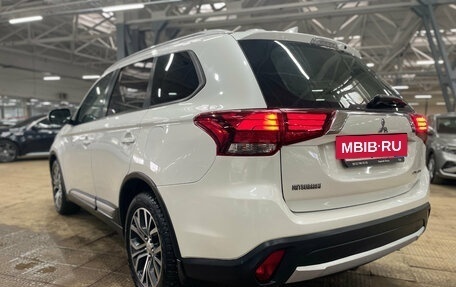 Mitsubishi Outlander III рестайлинг 3, 2017 год, 1 890 000 рублей, 5 фотография