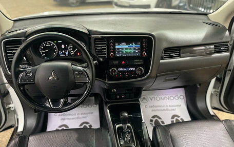 Mitsubishi Outlander III рестайлинг 3, 2017 год, 1 890 000 рублей, 16 фотография