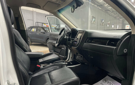 Mitsubishi Outlander III рестайлинг 3, 2017 год, 1 890 000 рублей, 30 фотография