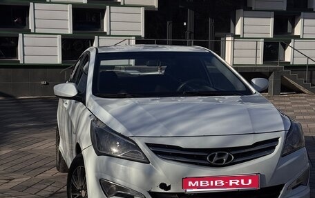 Hyundai Solaris II рестайлинг, 2015 год, 350 000 рублей, 1 фотография