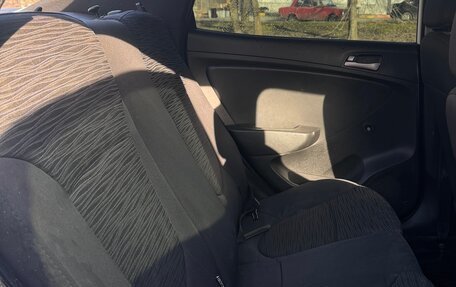 Hyundai Solaris II рестайлинг, 2015 год, 350 000 рублей, 3 фотография