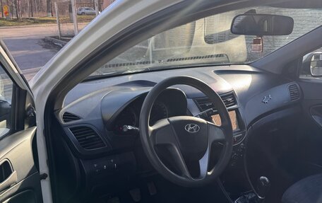 Hyundai Solaris II рестайлинг, 2015 год, 350 000 рублей, 10 фотография