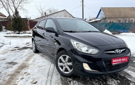 Hyundai Solaris II рестайлинг, 2011 год, 580 000 рублей, 1 фотография