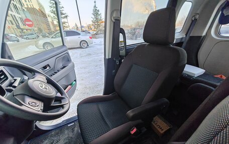 Toyota Roomy I, 2022 год, 1 085 000 рублей, 16 фотография