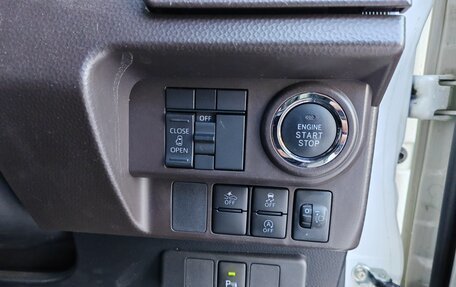 Toyota Roomy I, 2022 год, 1 085 000 рублей, 18 фотография