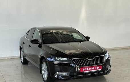 Skoda Superb III рестайлинг, 2018 год, 1 735 000 рублей, 3 фотография
