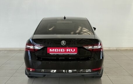 Skoda Superb III рестайлинг, 2018 год, 1 735 000 рублей, 5 фотография