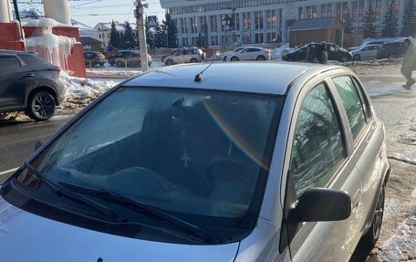 Toyota Yaris I рестайлинг, 2002 год, 230 000 рублей, 2 фотография