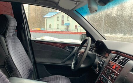 Mercedes-Benz E-Класс, 2001 год, 850 000 рублей, 15 фотография