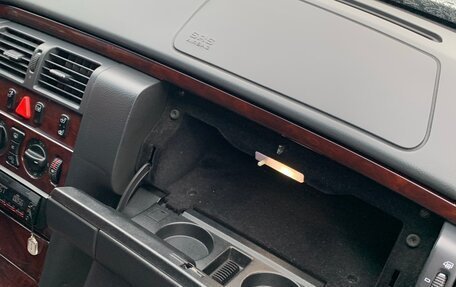 Mercedes-Benz E-Класс, 2001 год, 850 000 рублей, 13 фотография