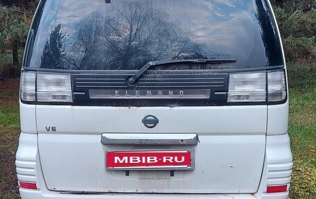Nissan Elgrand I, 2001 год, 360 000 рублей, 3 фотография