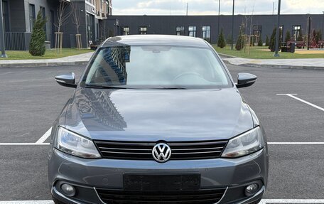 Volkswagen Jetta VI, 2013 год, 1 299 000 рублей, 2 фотография