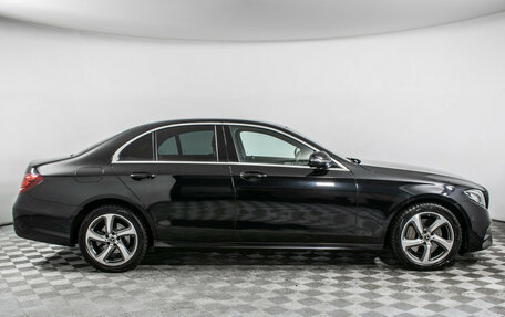 Mercedes-Benz E-Класс, 2020 год, 3 350 000 рублей, 4 фотография