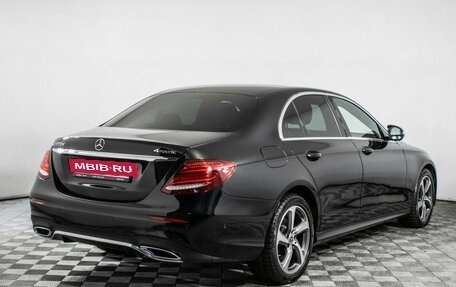 Mercedes-Benz E-Класс, 2020 год, 3 350 000 рублей, 5 фотография