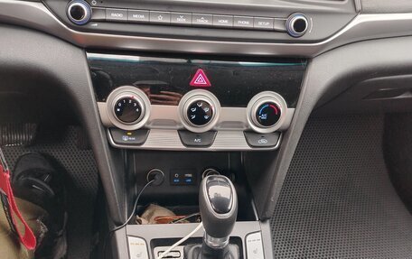 Hyundai Elantra VI рестайлинг, 2019 год, 1 450 000 рублей, 9 фотография