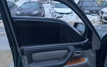 Toyota Land Cruiser 100 рестайлинг 2, 2006 год, 3 000 000 рублей, 3 фотография