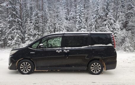 Toyota Esquire I, 2017 год, 1 850 000 рублей, 2 фотография