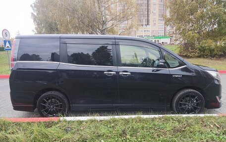 Toyota Esquire I, 2017 год, 1 850 000 рублей, 3 фотография