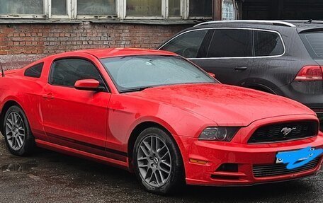 Ford Mustang VI рестайлинг, 2013 год, 2 500 000 рублей, 3 фотография